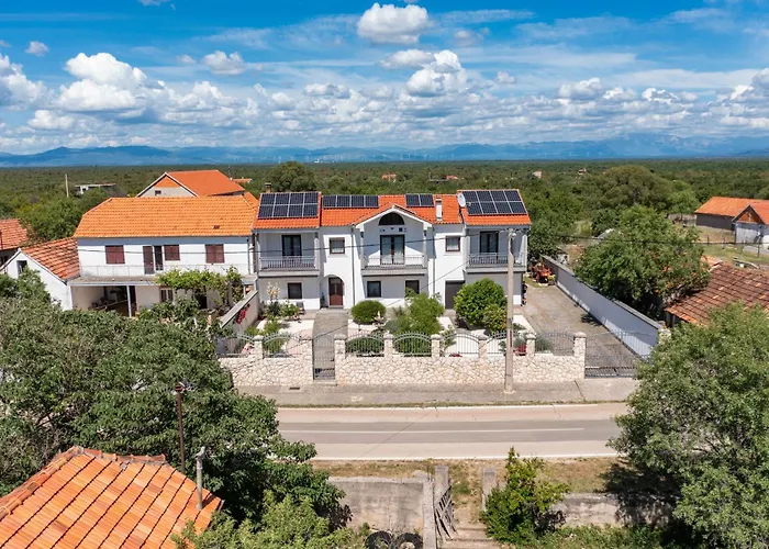 Apartments With Parking Space Smrdelje, Krka - 23078 Kistanje foto