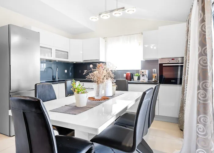 Apartment Desiree Bilice - Sibenik photo