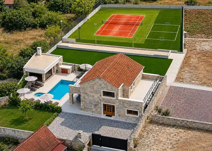 James Bond Hideout - Tennis, Football, Spa & Pool Cera Foto