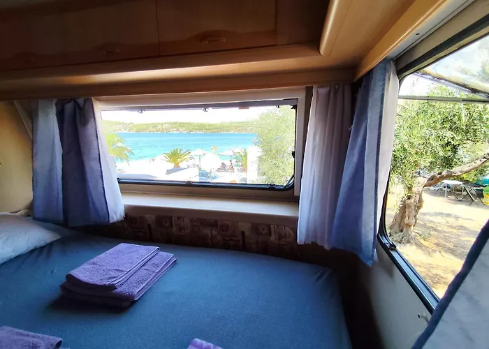 Photo de Appartement Camper With Private Toilet And Kitchen 3 à Grebaštica